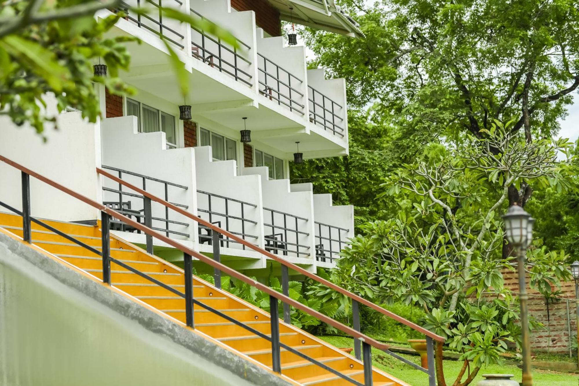 Agbo Hotel Polonnâruvâ Extérieur photo