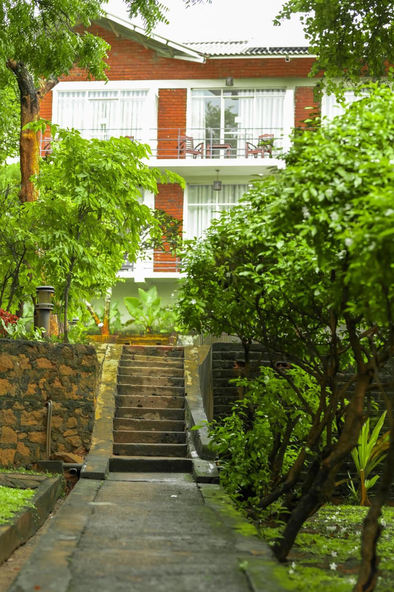 Agbo Hotel Polonnâruvâ Extérieur photo