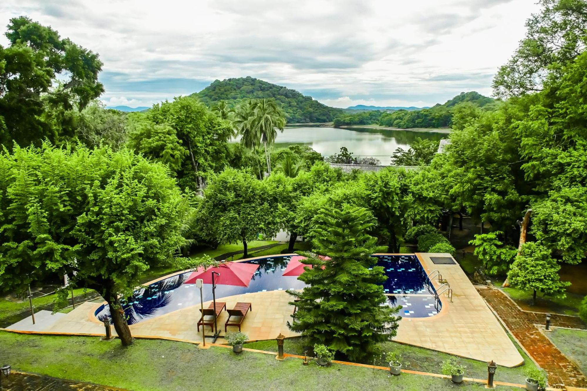 Agbo Hotel Polonnâruvâ Extérieur photo
