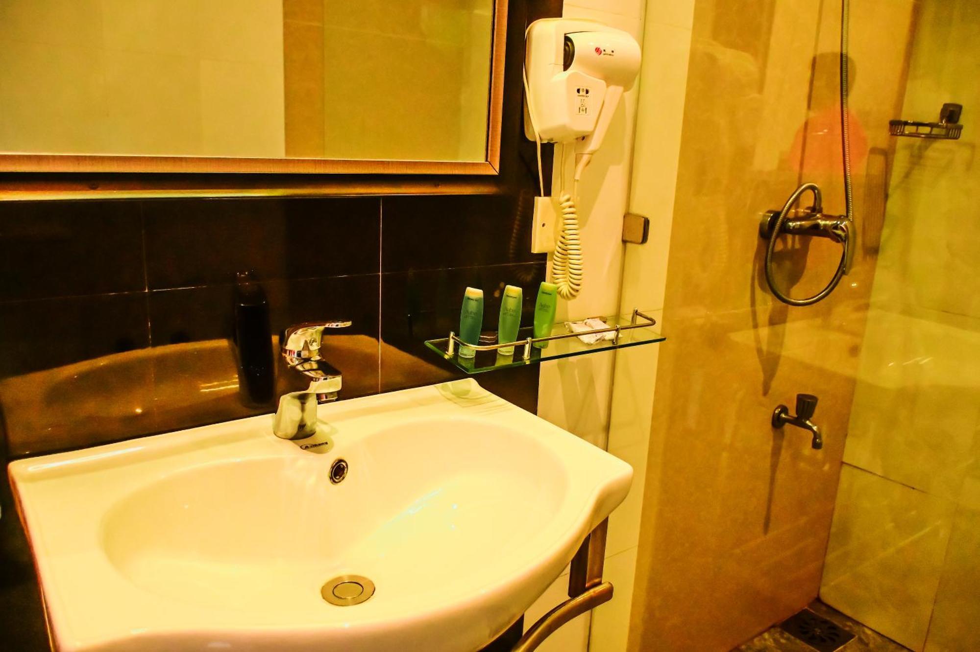 Agbo Hotel Polonnâruvâ Extérieur photo