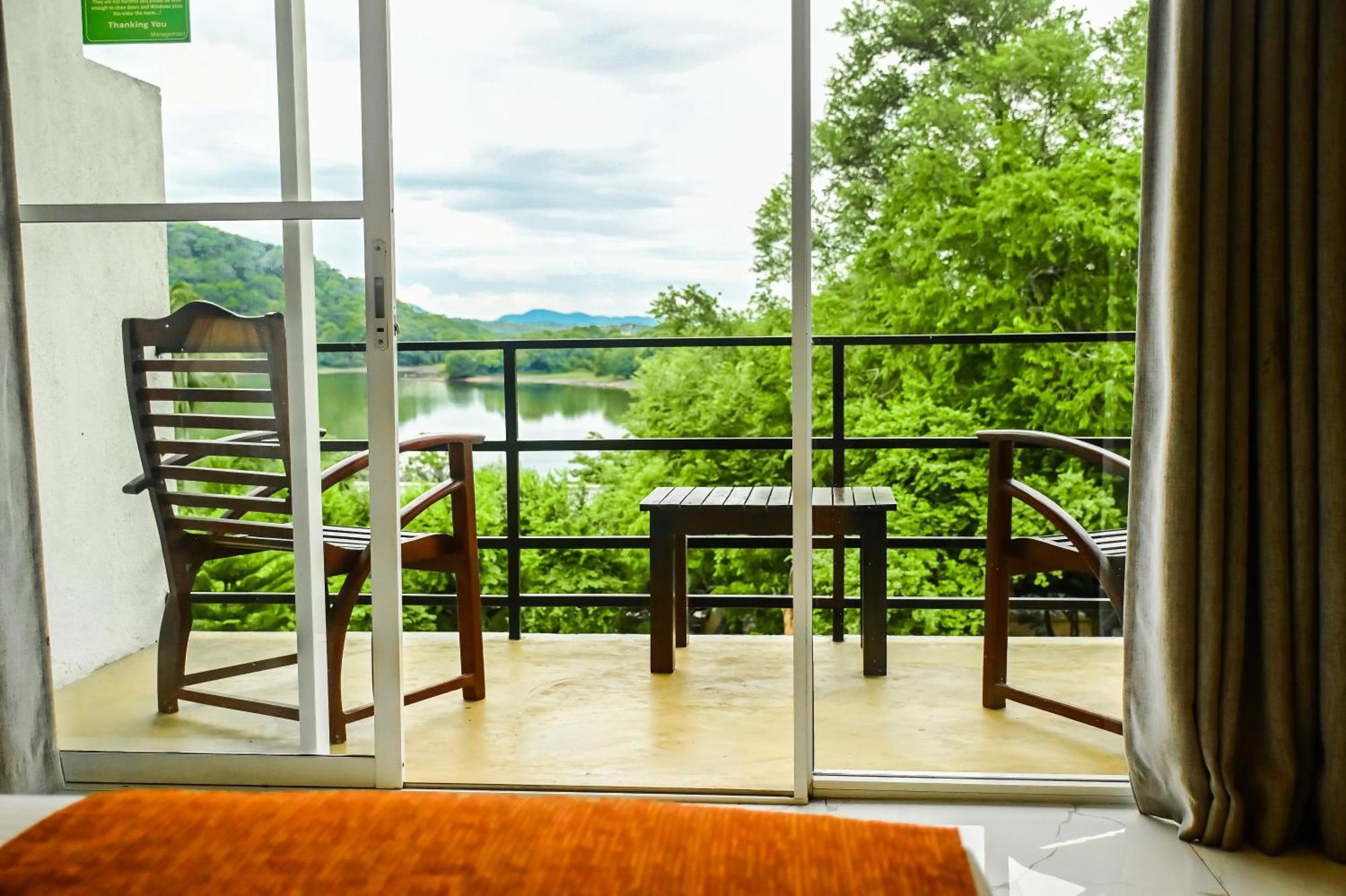 Agbo Hotel Polonnâruvâ Extérieur photo