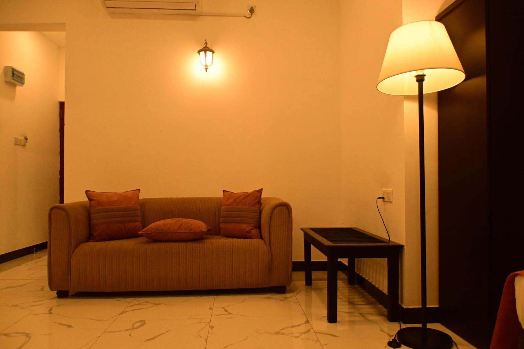Agbo Hotel Polonnâruvâ Extérieur photo