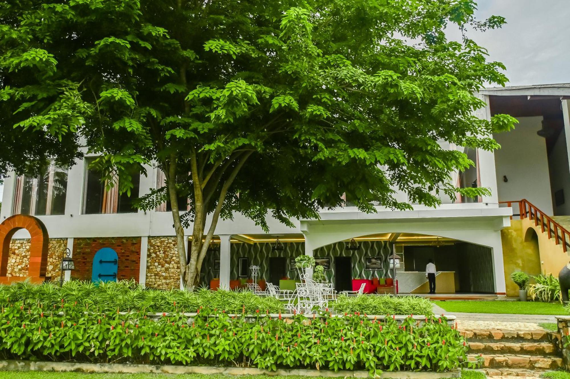 Agbo Hotel Polonnâruvâ Extérieur photo