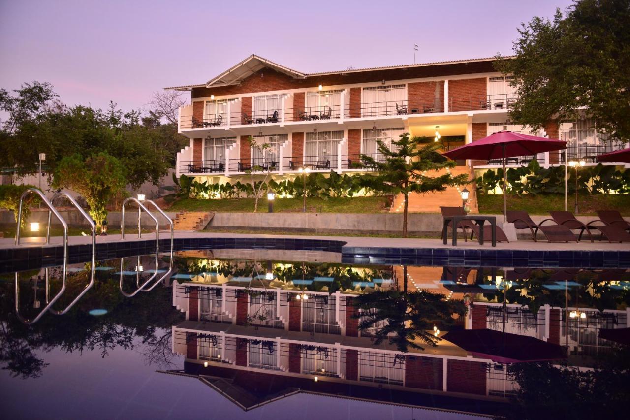 Agbo Hotel Polonnâruvâ Extérieur photo
